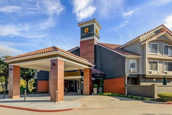 La Quinta Inn & Suites by Wyndham Dallas DFW Airport North